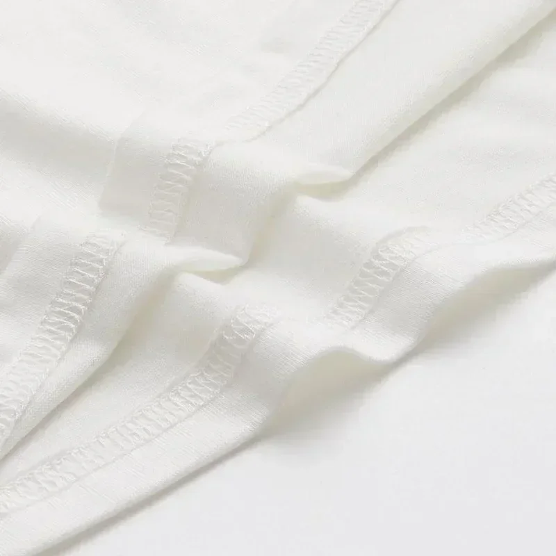 Kollaboratives T-Shirt mit Auf – Streetwear Brand Collaborations Bewertung und Preis